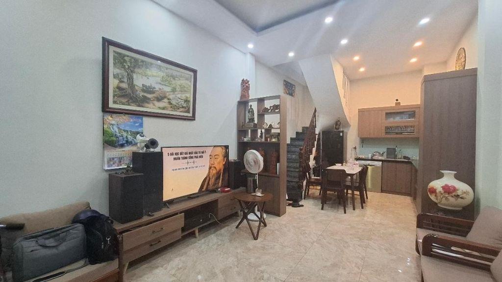 Bán gấp nhà Đặng Tiến Đông 33m2, 4 tầng đẹp ô tô tránh nhỉnh 13 tỷ cực hiếm quận Đống Đa 