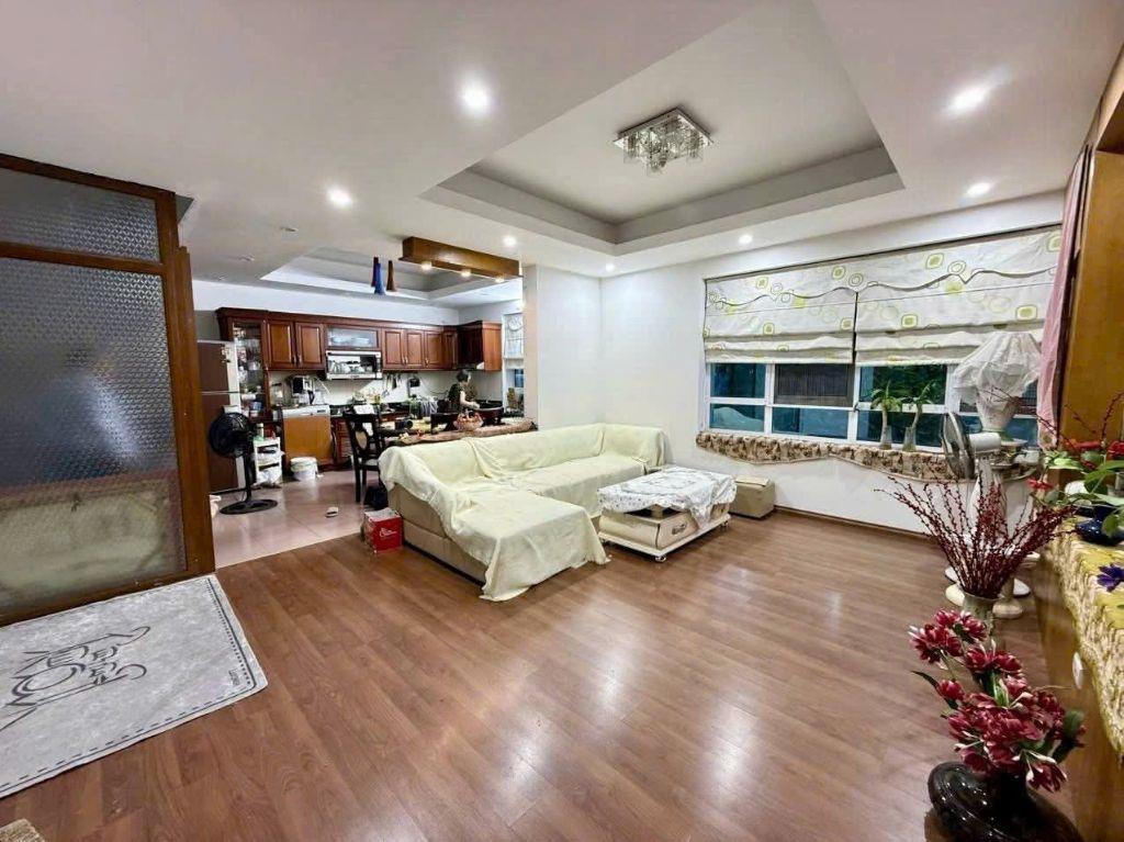 Hạ giá nhà mặt phố Nguyễn Lân 79m2, 5T, mặt tiền 11.8m lô góc hiếm quận Thanh Xuân