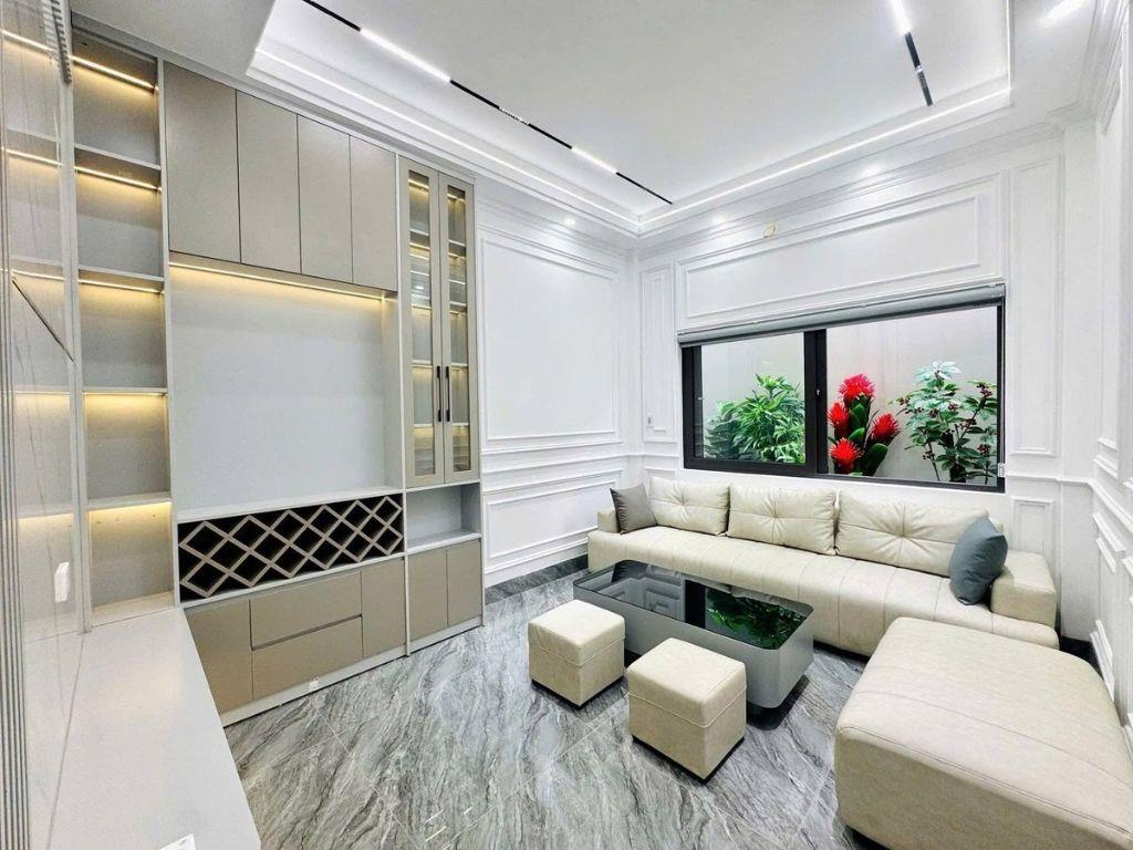  Bán nhà Chùa Láng 38m2, 5 tầng đẹp long lanh full đồ giá 13.9 tỷ trung tâm Đống Đa