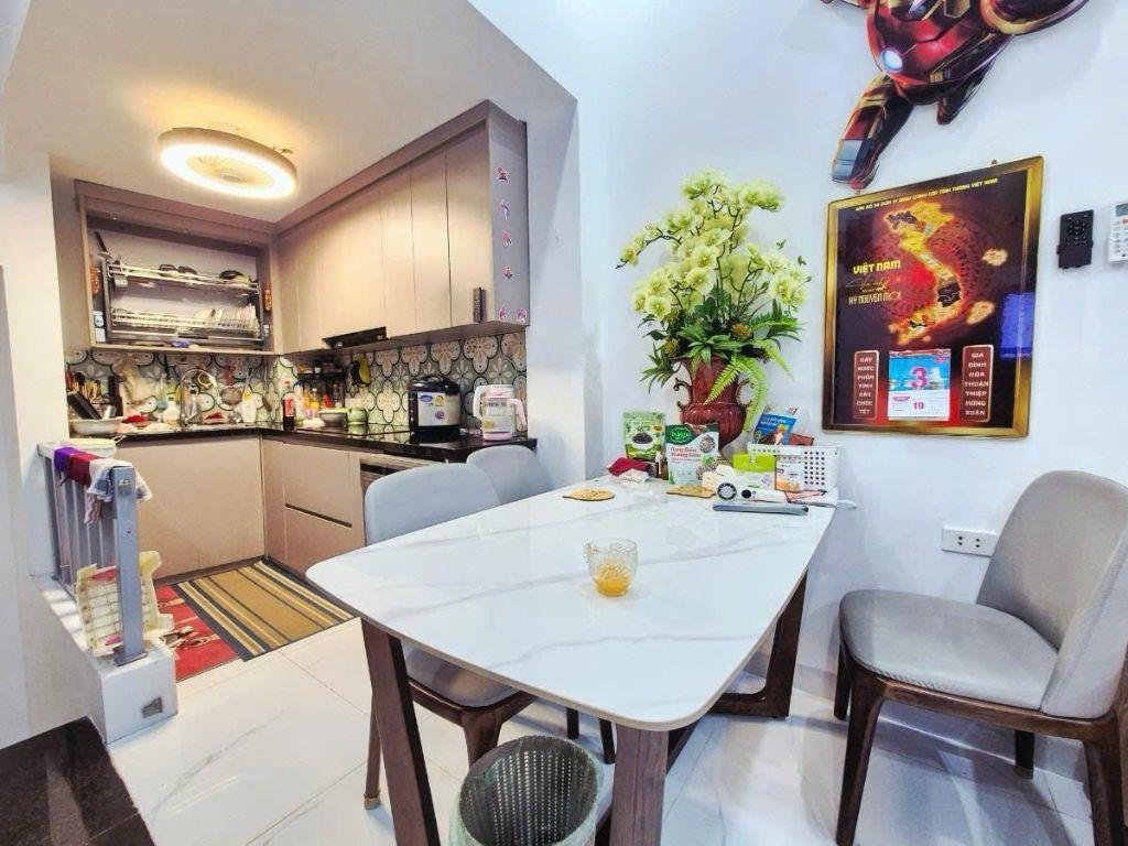 Bán gấp nhà Đường Láng nhỉnh 9 tỷ Gara ô tô 29m2, 5 tầng đẹp long lanh hiếm Đống Đa 