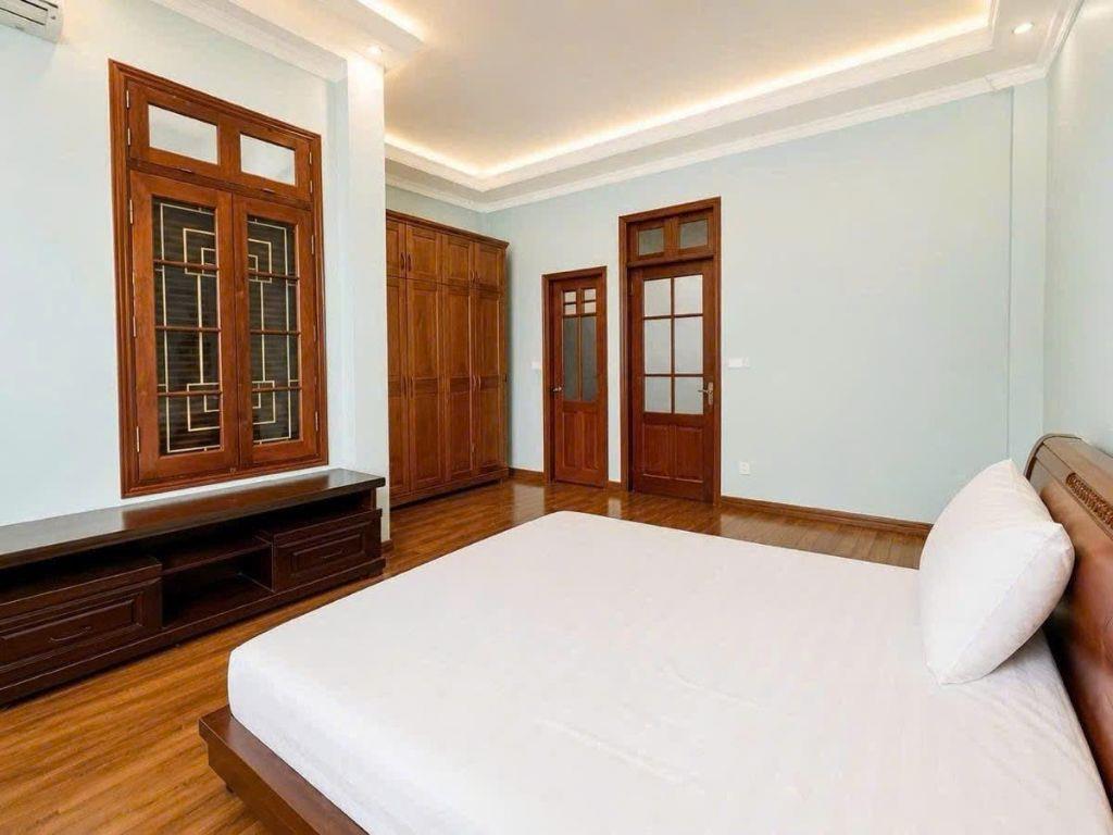 Bán nhà đường Giải Phóng 99m2, 4T, MT6.9m Gara ô tô view cực thoáng giá 21.8 tỷ QH ổn định