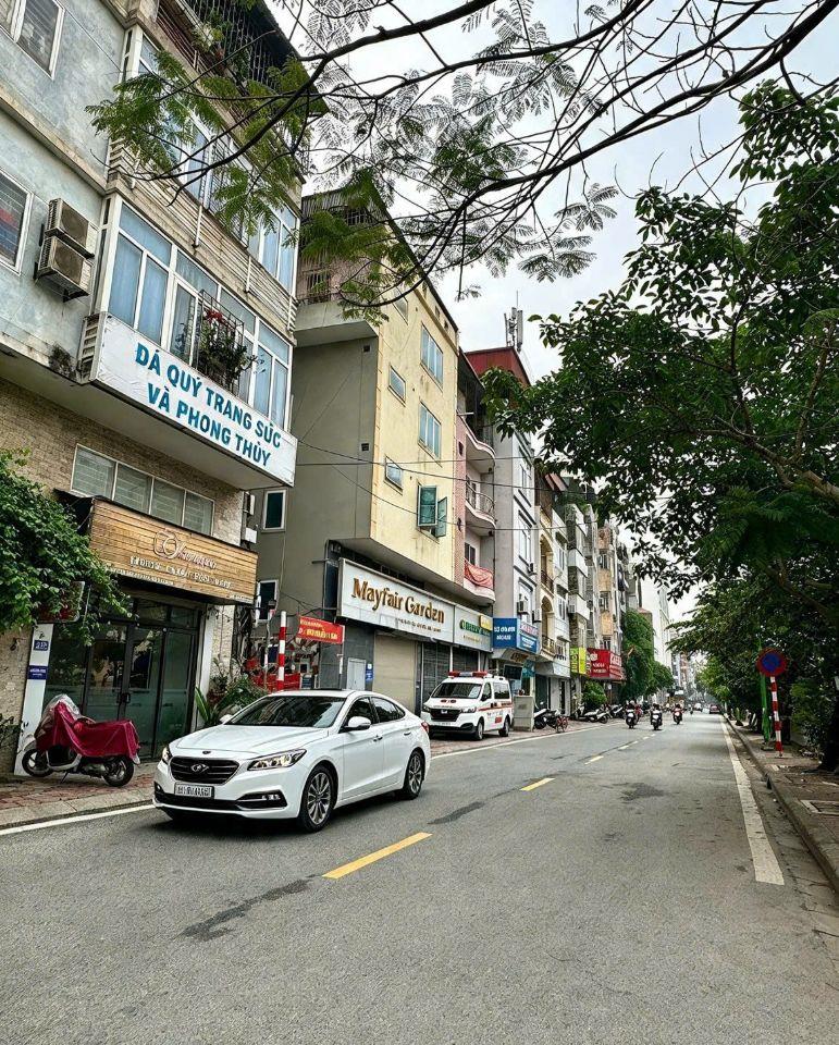 Mặt phố Nguyễn Lân 96m2, 4T, MT9.3m lô góc kinh doanh giá 43 tỷ sổ đẹp QH ổn định