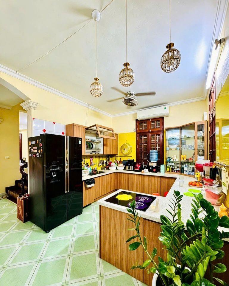 Mặt phố Nguyễn Lân 96m2, 4T, MT9.3m lô góc kinh doanh giá 43 tỷ sổ đẹp QH ổn định
