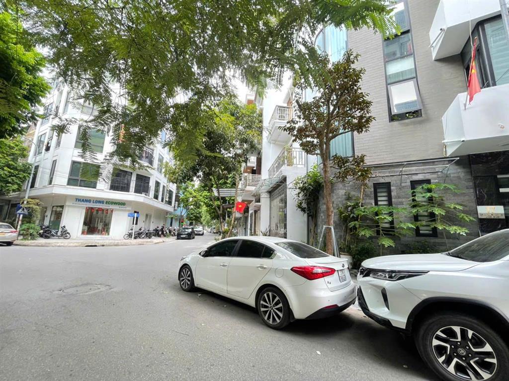 Chính chủ cho thuê sàn văn phòng mới hoàn thiện, mặt phố oto đỗ cửa pccc đầy đủ