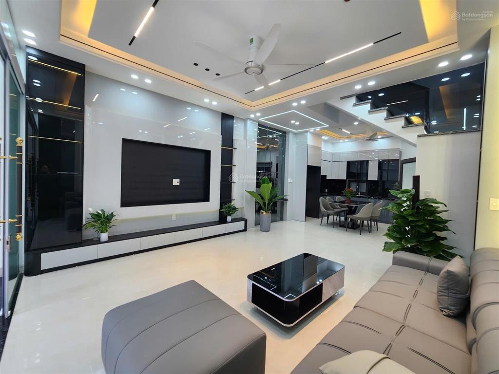 Cần bán căn nhà 3 tầng ô tô đỗ cửa tại ngõ 35 quỳnh hoàng, p an dương, hải phòng.