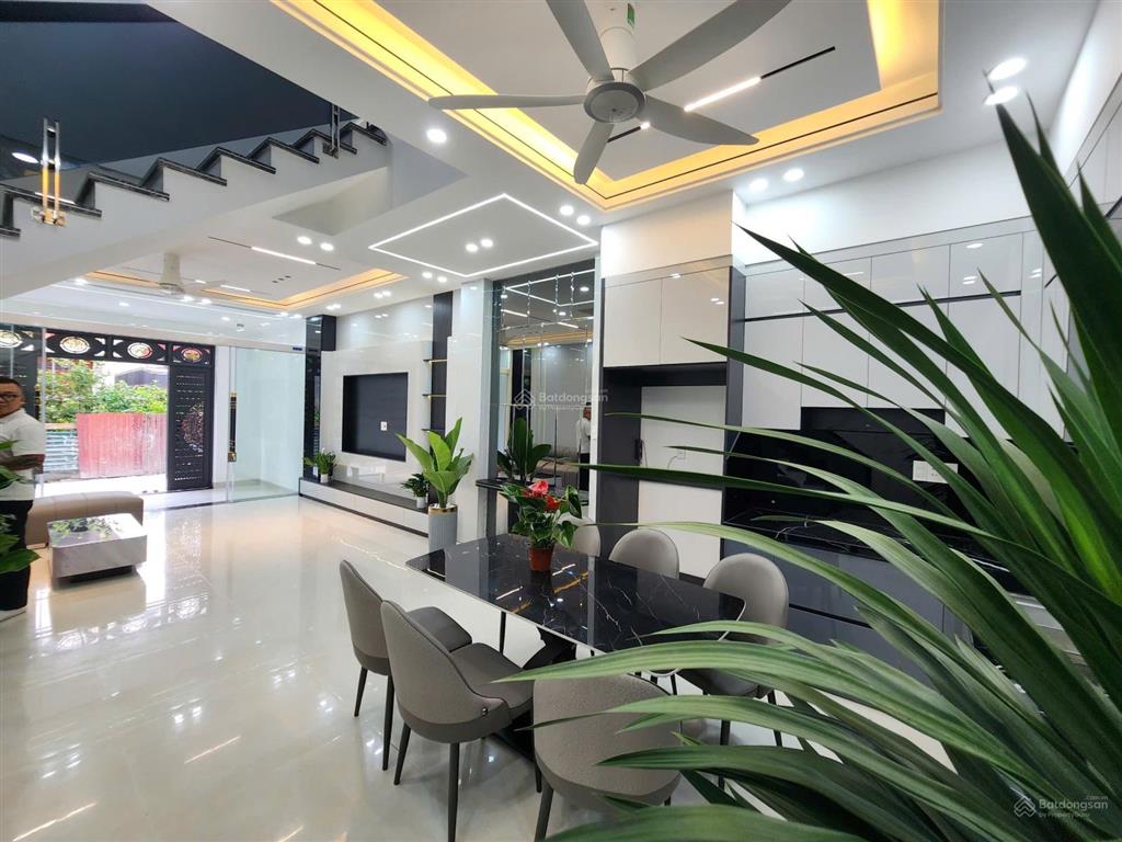 Cần bán căn nhà 3 tầng ô tô đỗ cửa tại ngõ 35 quỳnh hoàng, p an dương, hải phòng.