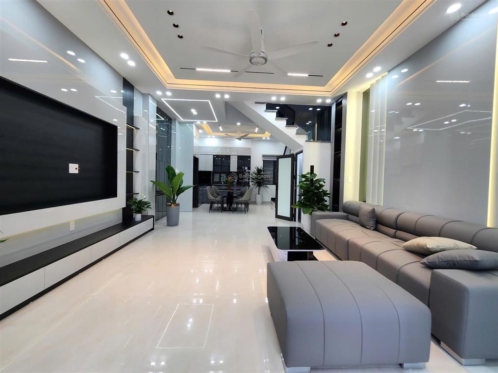 Cần bán căn nhà 3 tầng ô tô đỗ cửa tại ngõ 35 quỳnh hoàng, p an dương, hải phòng.
