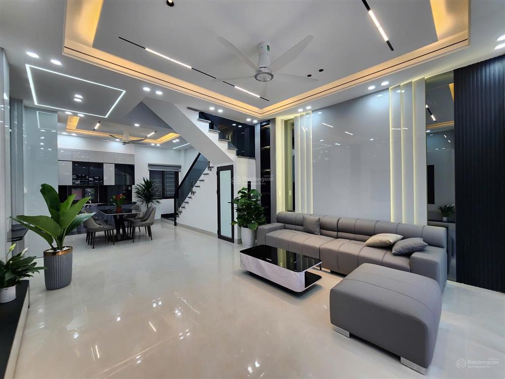 Cần bán căn nhà 3 tầng ô tô đỗ cửa tại ngõ 35 quỳnh hoàng, p an dương, hải phòng.