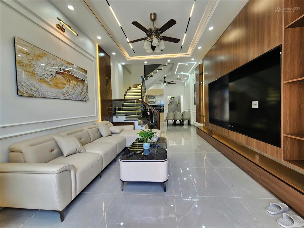 Căn nhà 3 tầng sân cổng riêng, vị trí cực đẹp sau sân vận động tổ 6, p. an dương, hải phòng
