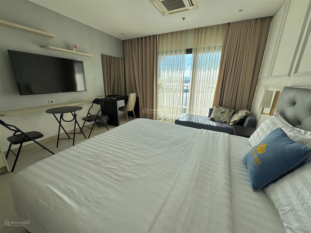 Căn hộ golden bay studio giá chỉ 1tỷ350. vị trí đẹp, dòng tiền cho thuê 8  10tr