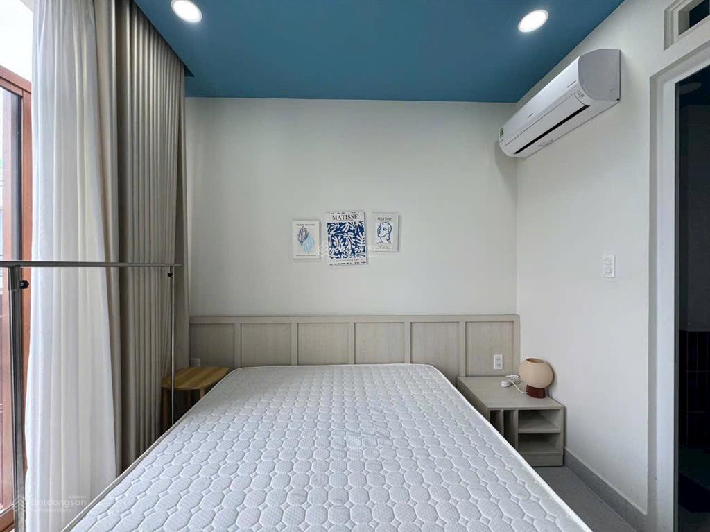 Căn hộ full nội thất 40m2 ban công mới 100% ngay đào duy anh gần sân bay tân sơn nhất giáp quận 1