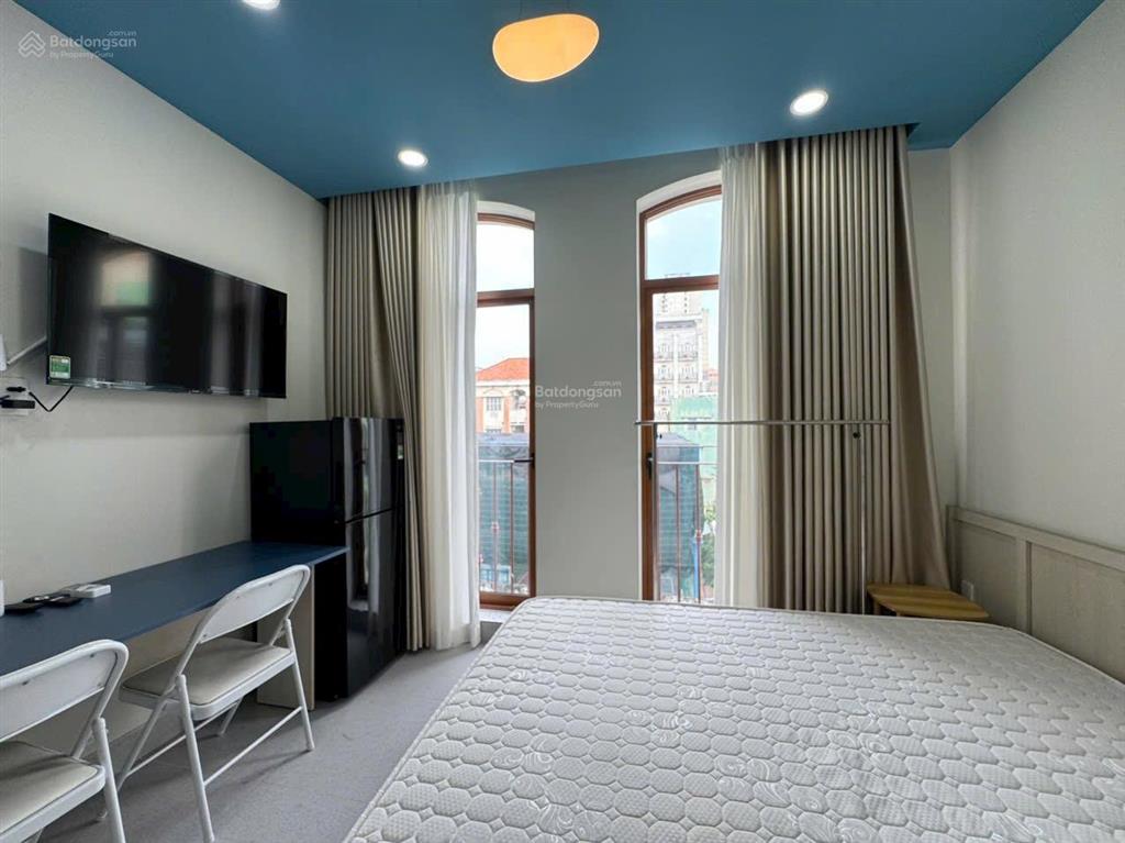 Căn hộ full nội thất 40m2 ban công mới 100% ngay đào duy anh gần sân bay tân sơn nhất giáp quận 1