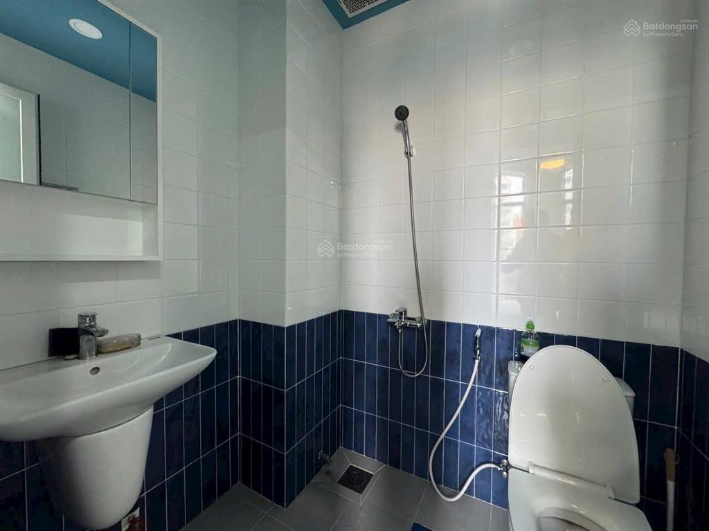 Căn hộ full nội thất 40m2 ban công mới 100% ngay đào duy anh gần sân bay tân sơn nhất giáp quận 1