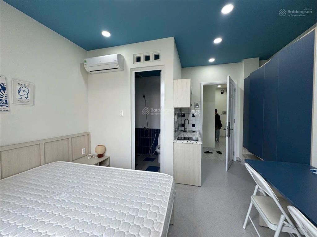 Căn hộ full nội thất 40m2 ban công mới 100% ngay đào duy anh gần sân bay tân sơn nhất giáp quận 1