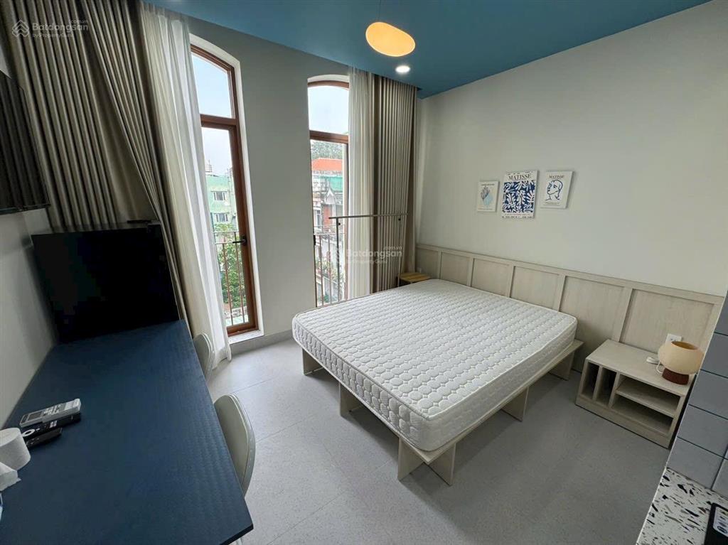 Căn hộ full nội thất 40m2 ban công mới 100% ngay đào duy anh gần sân bay tân sơn nhất giáp quận 1