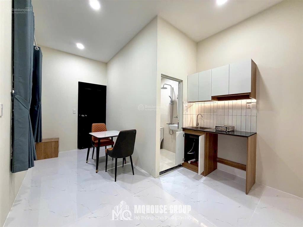 Căn hộ 1pn ban công tách bếp 40m2 full nội thất ngay đào duy anh gần sân bay tân sơn nhất giáp q1,3