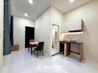 Căn hộ 1pn ban công tách bếp 40m2 full nội thất ngay đào duy anh gần sân bay tân sơn nhất giáp q1,3