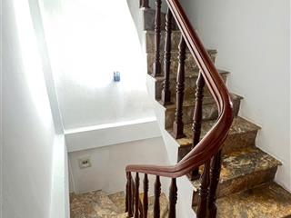 Xây 4 tầng, tầng 2 và 3 đều có phòng ngủ và nhà vệ sinh. tầng 4 nấu ăn, giặt và phơi đồ.