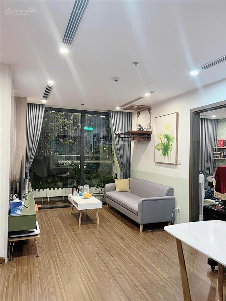 Chủ chuyển lên căn 4 ngủ, cần bán nhanh căn 3 ngủ tòa west point 2, giá 8,9 tỷ.  0988 982 ***