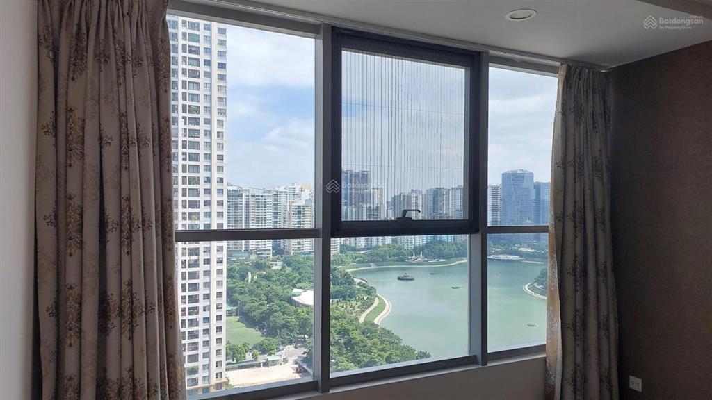 Chính chủ bán căn hộ thănglong no1, view hồ, căn góc ban công đn 119m2  3n2vs, 9,5 tỷ  0988 982 ***
