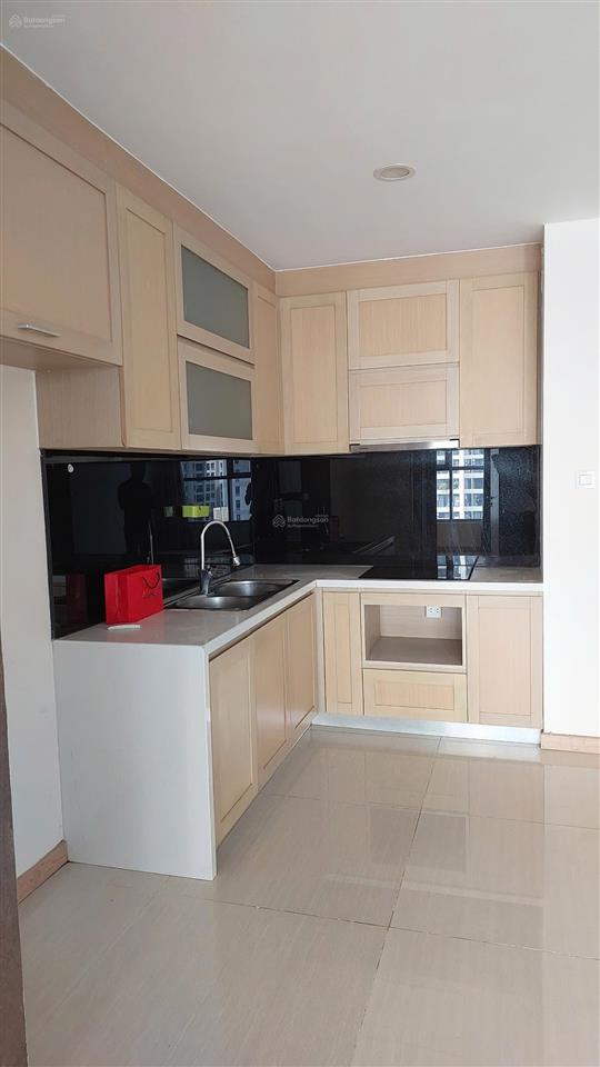 Chính chủ bán căn hộ thănglong no1, view hồ, căn góc ban công đn 119m2  3n2vs, 9,5 tỷ  0988 982 ***