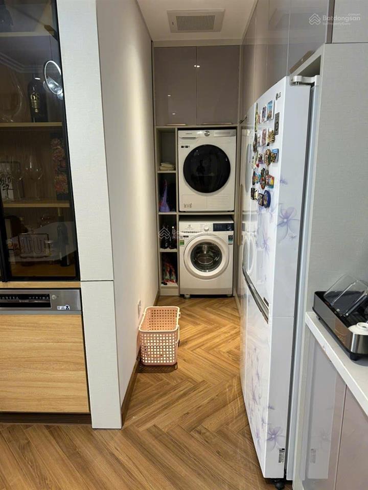 Chị hoa gửi bán căn 3 ngủ tầng trung tòa vinhomes ng chí thanh, nhà mới đẹp. giá 15 tỷ  0988 982 ***
