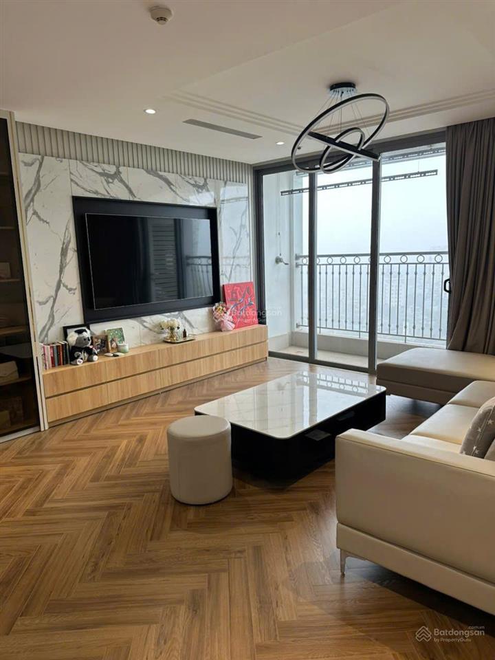 Chị hoa gửi bán căn 3 ngủ tầng trung tòa vinhomes ng chí thanh, nhà mới đẹp. giá 15 tỷ  0988 982 ***