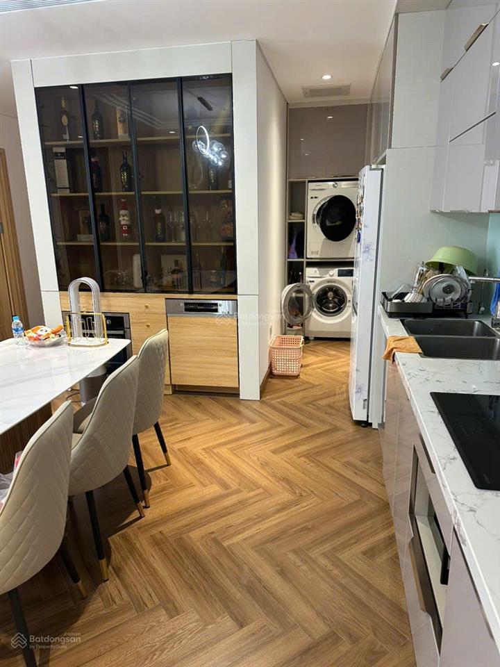 Chị hoa gửi bán căn 3 ngủ tầng trung tòa vinhomes ng chí thanh, nhà mới đẹp. giá 15 tỷ  0988 982 ***