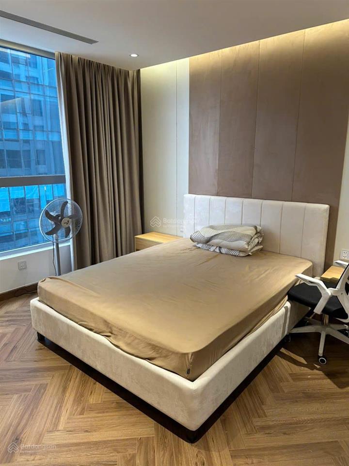 Chị hoa gửi bán căn 3 ngủ tầng trung tòa vinhomes ng chí thanh, nhà mới đẹp. giá 15 tỷ  0988 982 ***