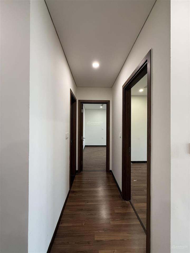 Chủ gửi bán căn 2 ngủ 84m tầng trung tòa mipec360, giá hời thị trường 8,8 tỷ.  0988 982 ***