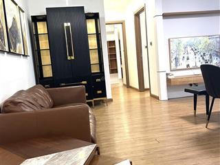 Chủ nhà cần bán nhanh căn 2n m2 tầng trung vinhomes metropolis, giá tốt thị trường. 0988 982 ***