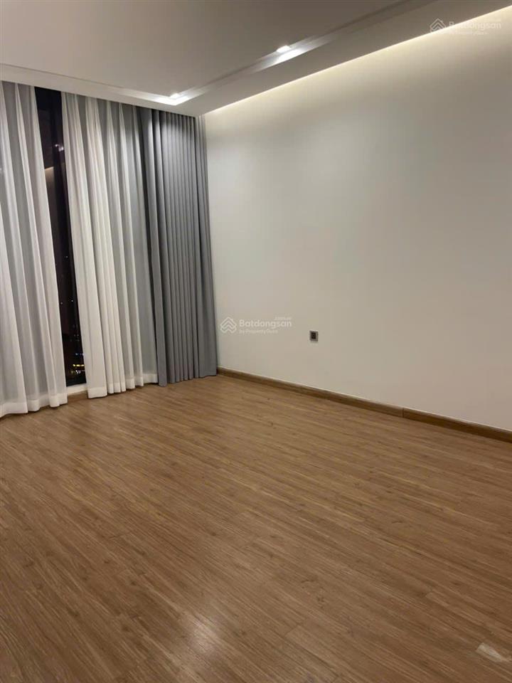 Cần bán nhanh căn góc 3 ngủ metropolis, tầng cao view thoáng đẹp, giá 24,5 tỷ.  0988 982 ***