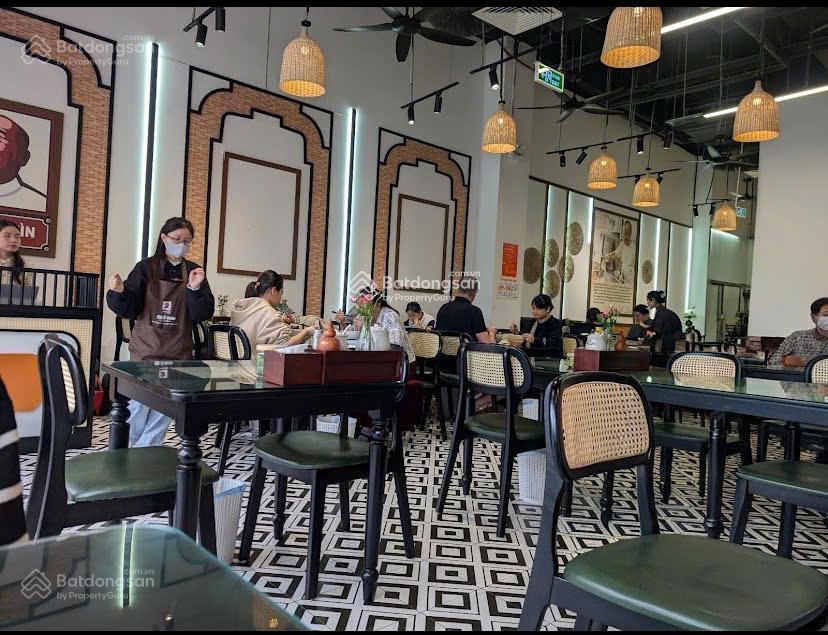 Bán shop chân đế tòa rox 136 hồ tùng mậu 112m2, thu về 115tr/tháng, sẵn hợp đồng thuê lâu dài