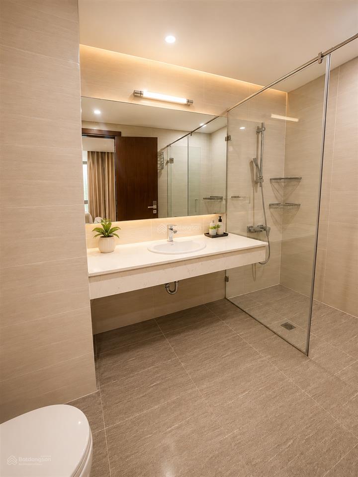 Tôi là chủ nhà. cần bán gấp căn hộ chung cư cao cấp 106 m2, 3 pn tòa golden palm 21 lê văn lương