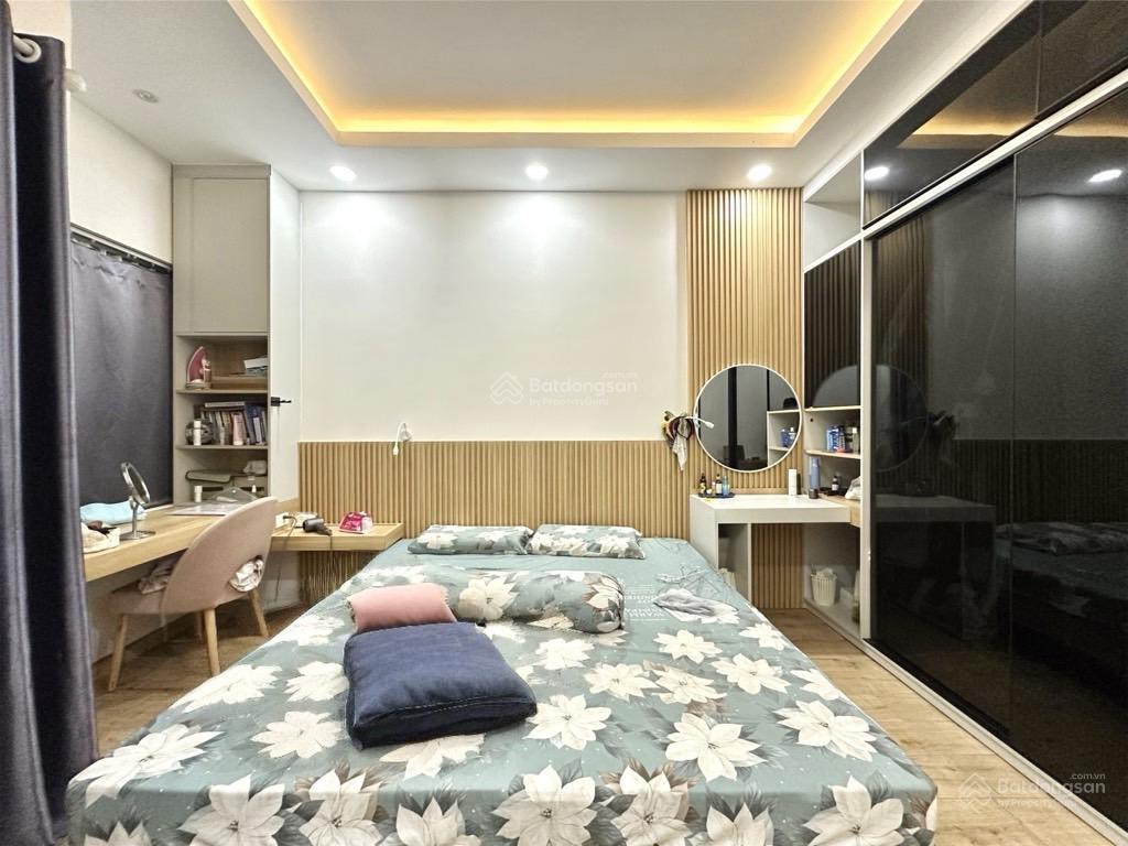 Bán gấp nhà hẻm 8m ôtô tránh  4 tầng btct  (4.2x15m)  nguyễn xí, bình thạnh  giá tốt