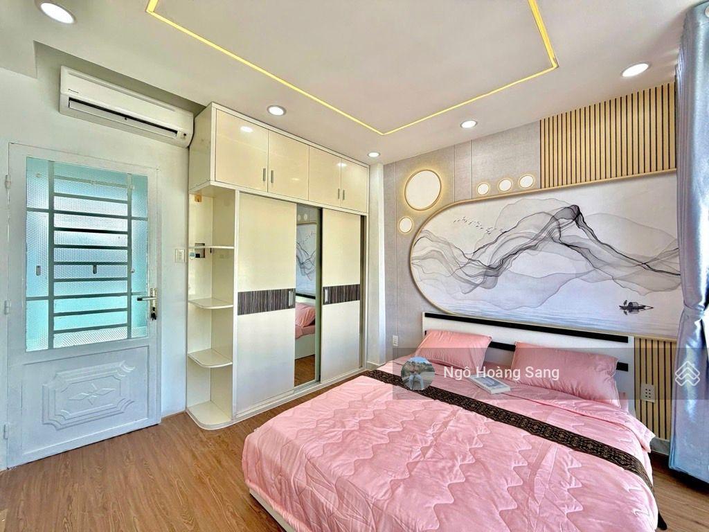 Nhà mới keng  gần mặt tiền  4 tầng btct full nội thất  sd 140m2  gần chợ bà chiểu