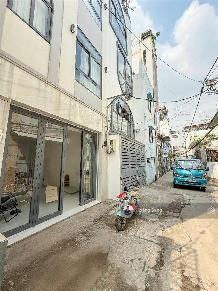 Hẻm xe hơi  bán nhà có thang máy đường nguyễn xi  3 tầng btct  khu dân trí cao