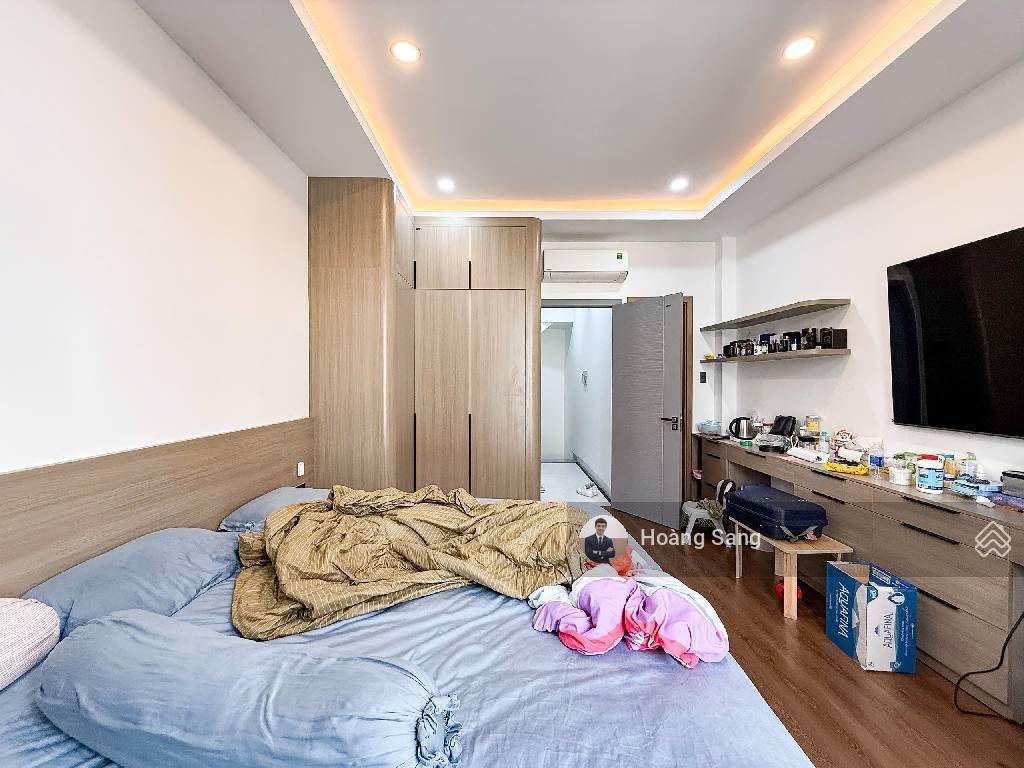 Hẻm xe hơi  bán nhà có thang máy đường nguyễn xi  3 tầng btct  khu dân trí cao