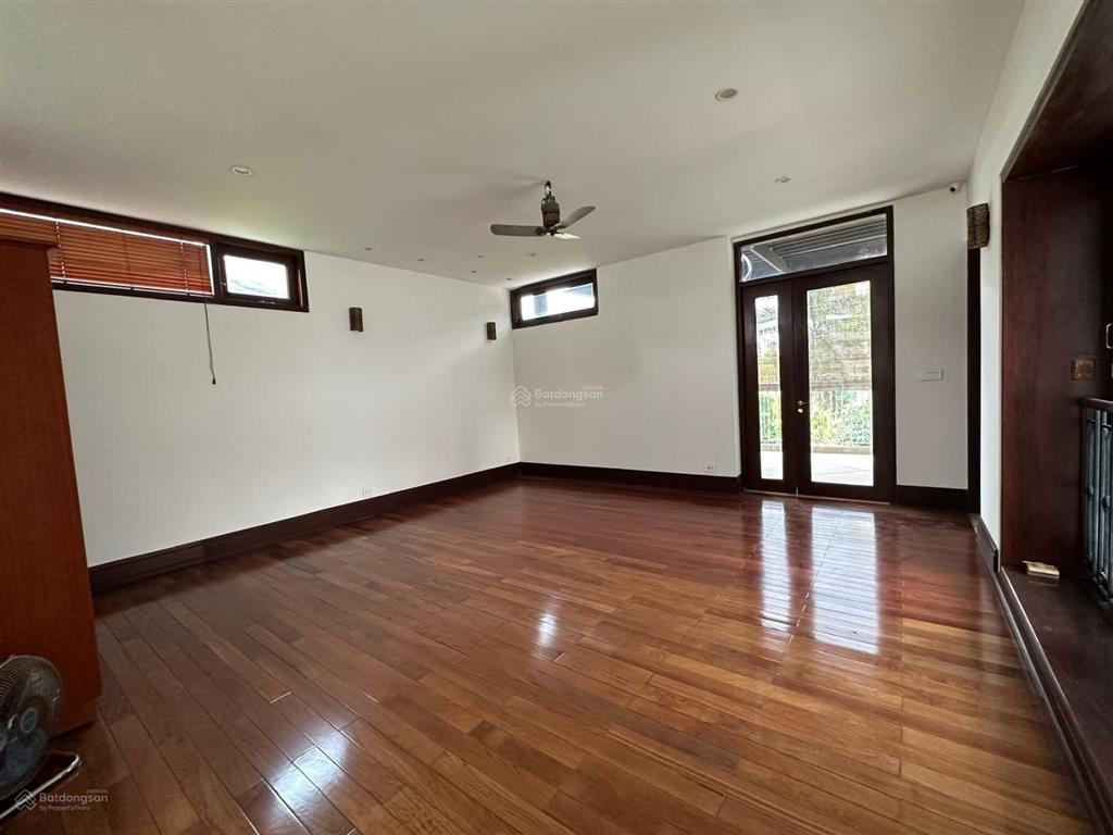 Biệt thự vườn đào  lô góc 3 thoáng  217m x 4 tầng  tầng hầm, gara  vỉa hè  giá 155 tỷ (tl)
