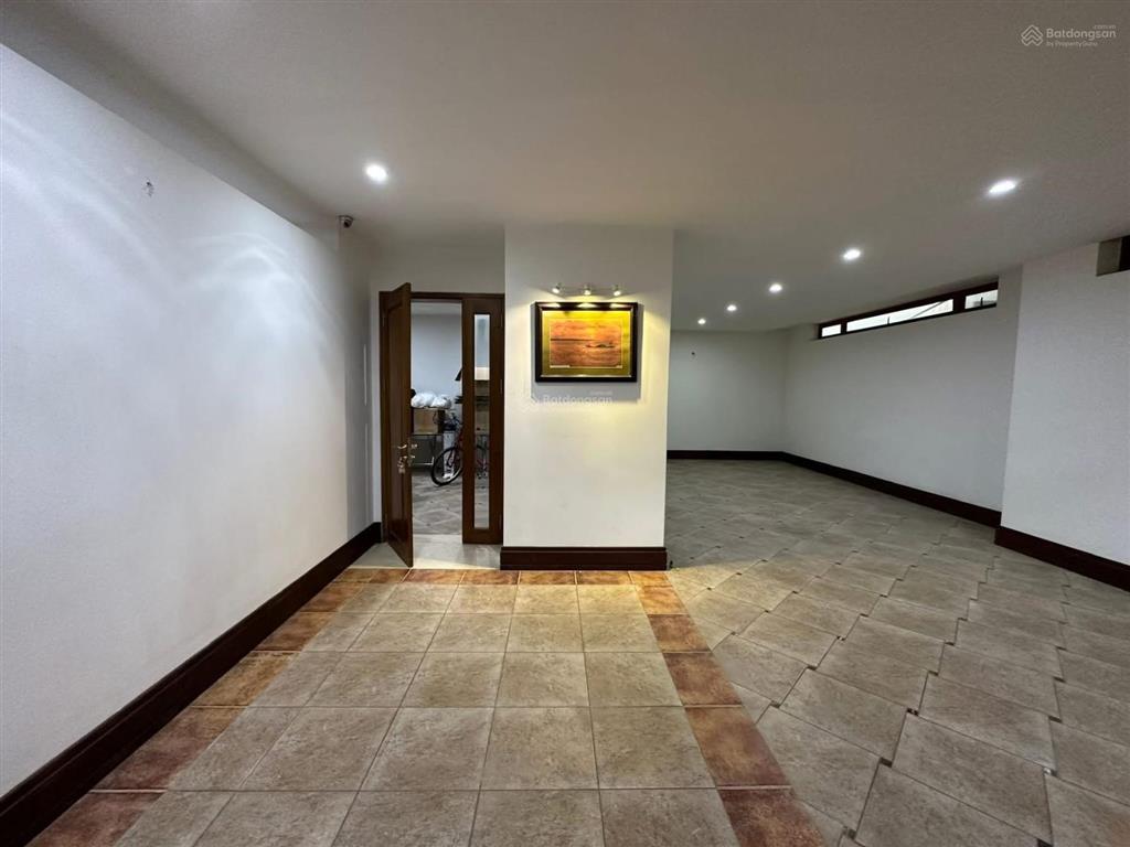 Biệt thự vườn đào  lô góc 3 thoáng  217m x 4 tầng  tầng hầm, gara  vỉa hè  giá 155 tỷ (tl)