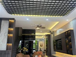 Nhà phố hiện đại 5 x 18, quận 7, có thang máy , view công viên