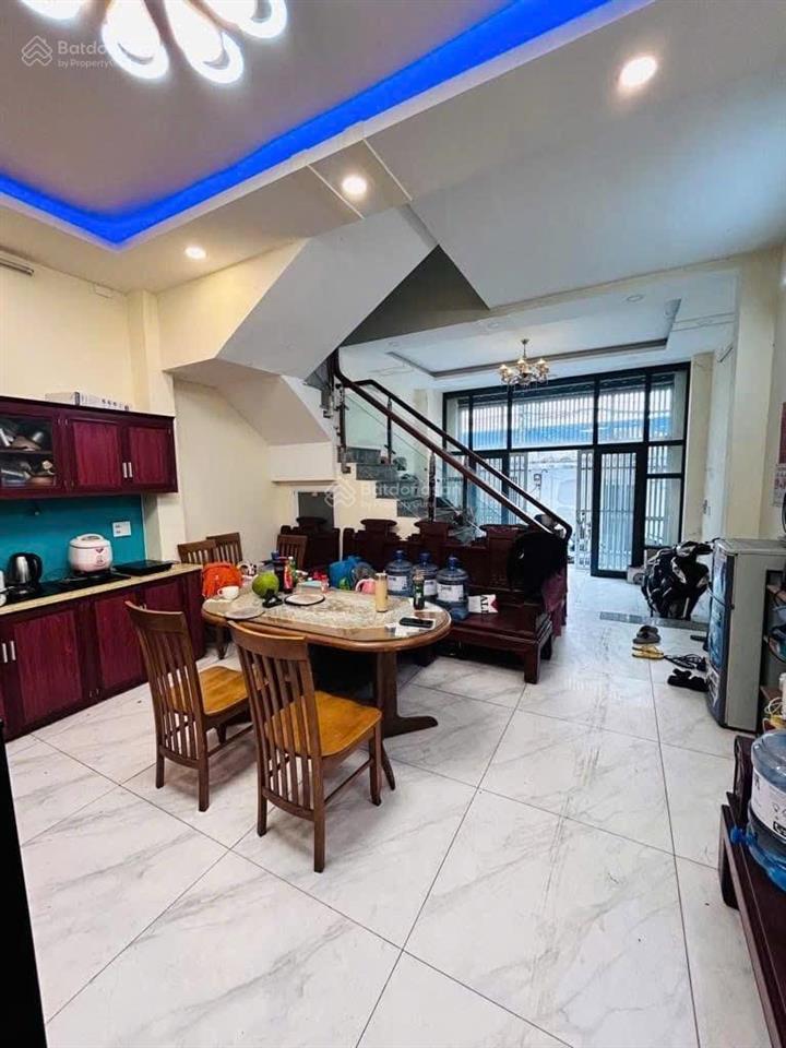 Nhỉnh 5 tỉ có nhà 80m2, hẻm xe hơi, lý phục man q7
