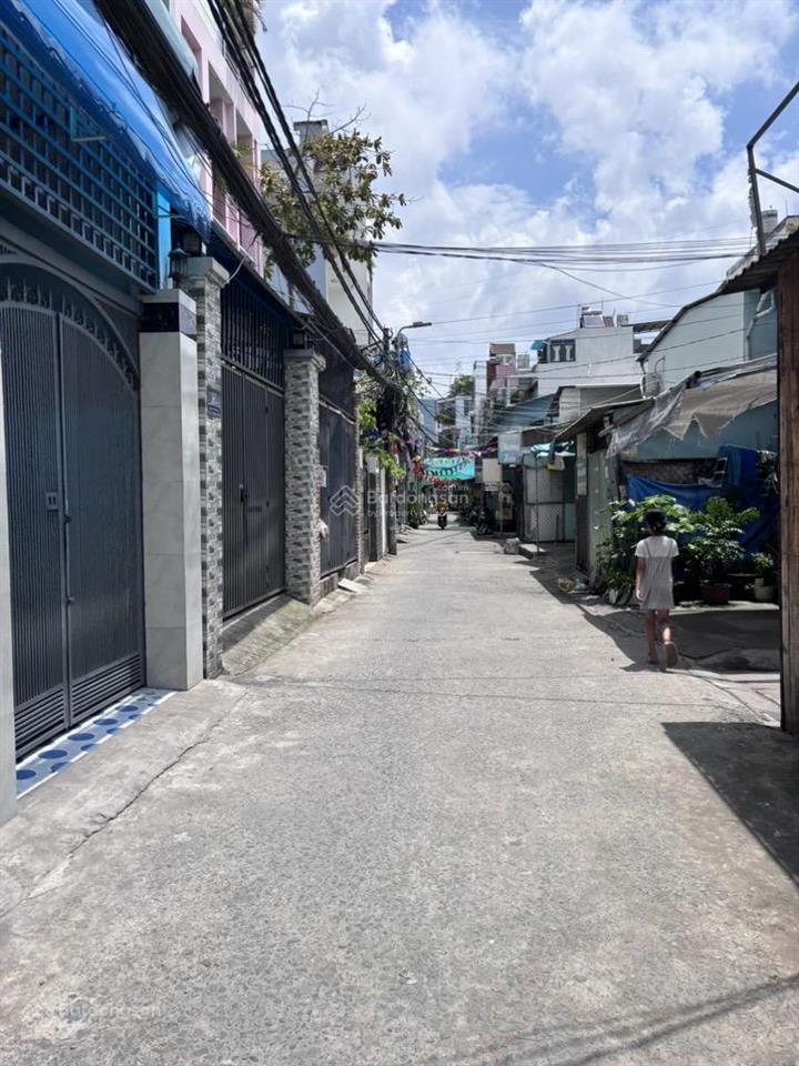 Đất 4.9 tỷ, dt 95m2 ngang 5m vuông vức không quy hoạch, lý phục man, q7