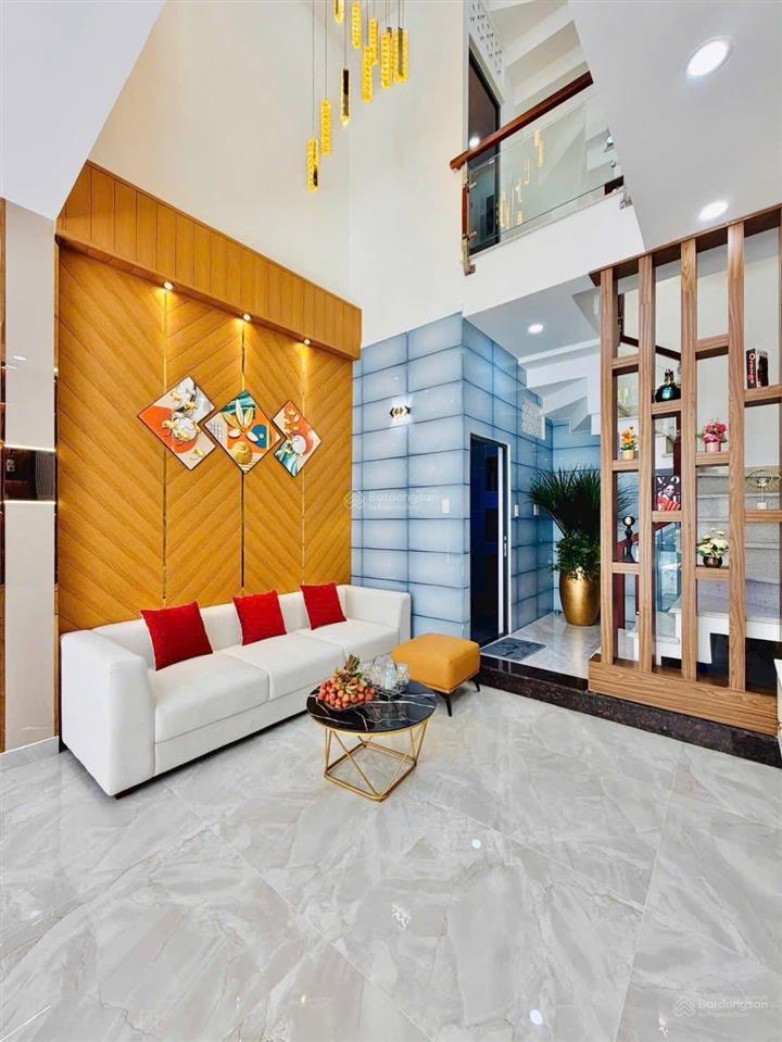 7 tỷ nhà đẹp nhất quận 7, lý phục man