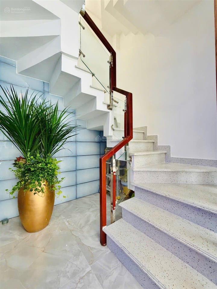 7 tỷ nhà đẹp nhất quận 7, lý phục man