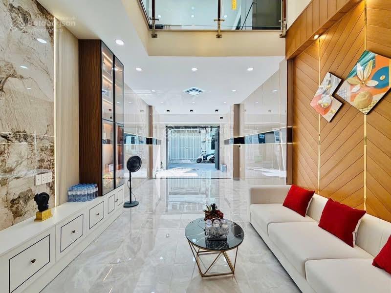 7 tỷ nhà đẹp nhất quận 7, lý phục man
