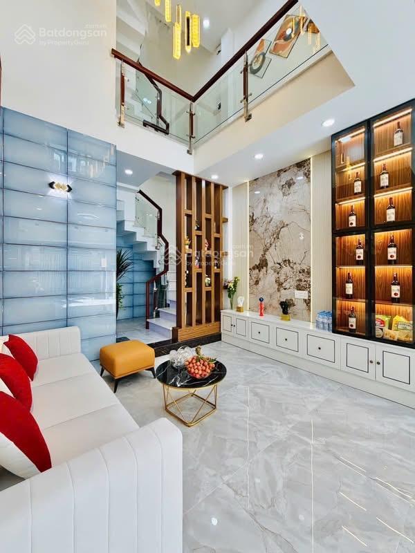 7 tỷ nhà đẹp nhất quận 7, lý phục man