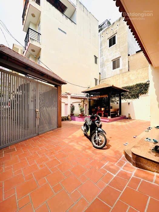350m2 (ngang 8m vuông vức), hẻm xe tải thông, ngã tư phú thuận htp, chỉ nhỉnh 28 tỷ dòng tiền 500tr