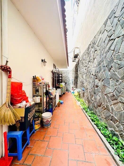 350m2 (ngang 8m vuông vức), hẻm xe tải thông, ngã tư phú thuận htp, chỉ nhỉnh 28 tỷ dòng tiền 500tr