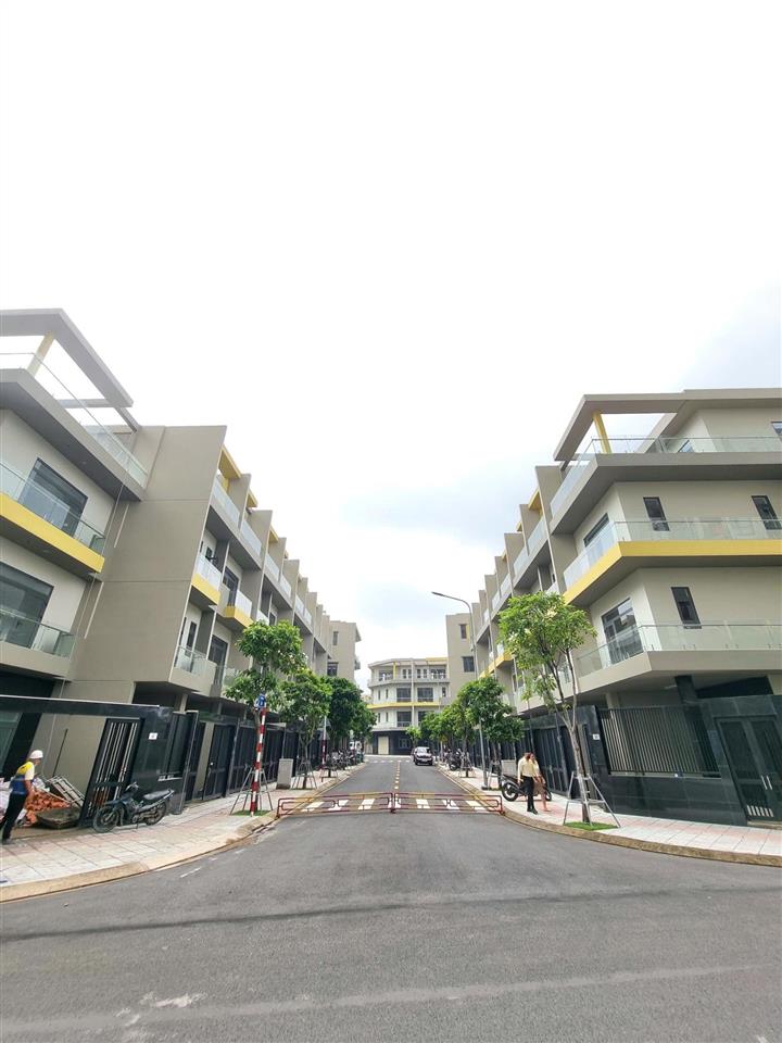 Bcons uni valley vị trí đẹp thoáng hàng sao việt. 1,55 tỷ đã sở hữu căn nhà 3 tấm